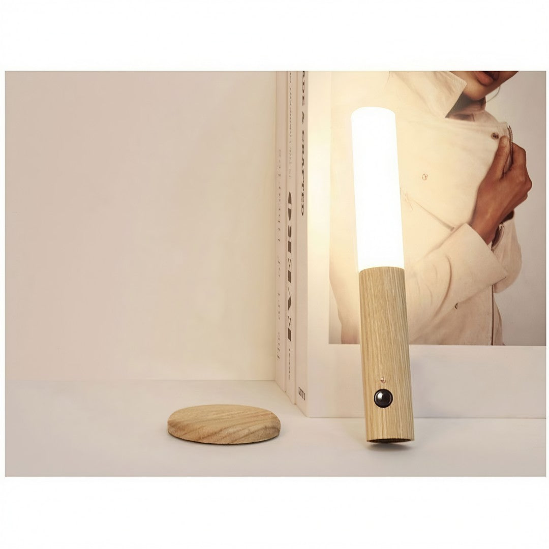 LumiSense Pro – Luminária LED Recarregável com Sensor de Movimento